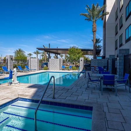 Holiday Inn Express & Suites - Gilbert - Mesa Gateway Airport Exteriör bild