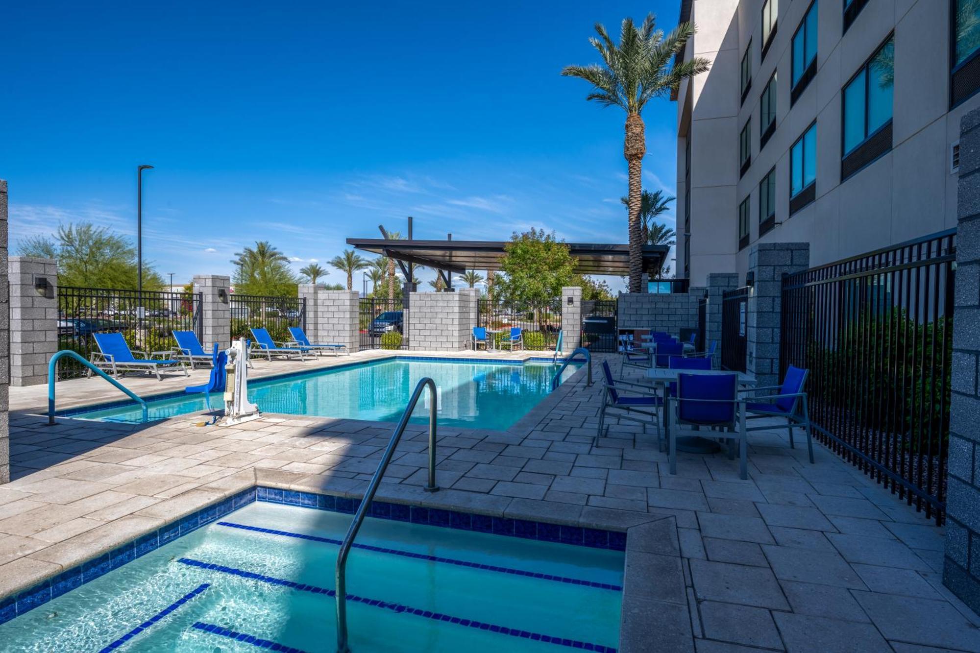Holiday Inn Express & Suites - Gilbert - Mesa Gateway Airport Exteriör bild